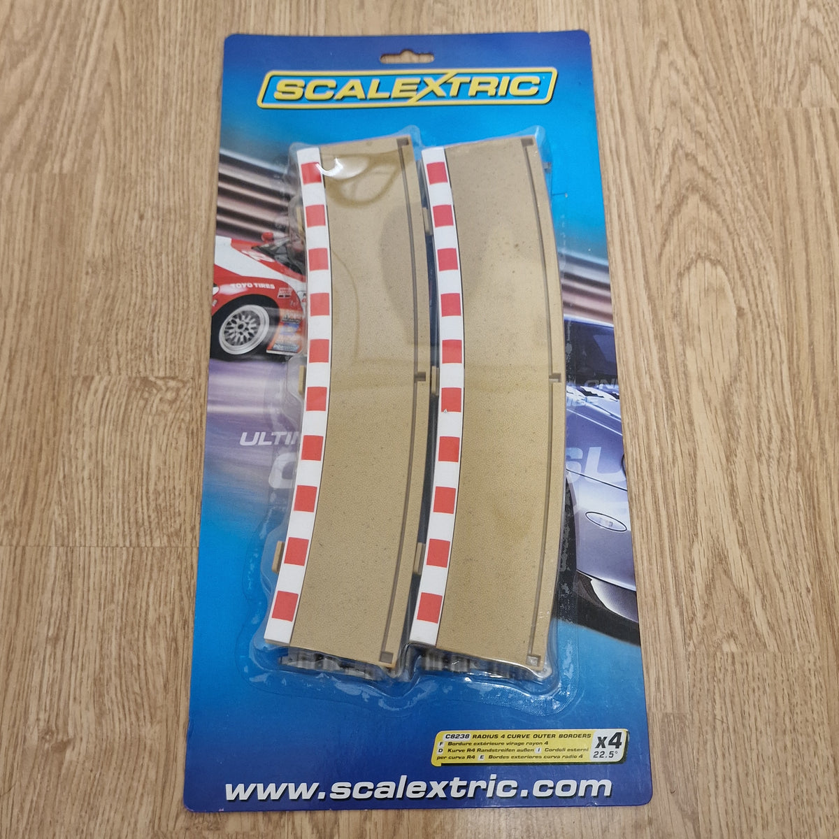 Scalextric C8238 Radius 4 Curve Outer Borders & Barriers 22.5º 'BG' x 4 NEW