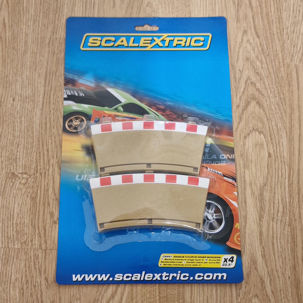 Scalextric C8281 Radius 3 Curve Inner Borders & Barriers 22.5° 'BN' x 4 NEW