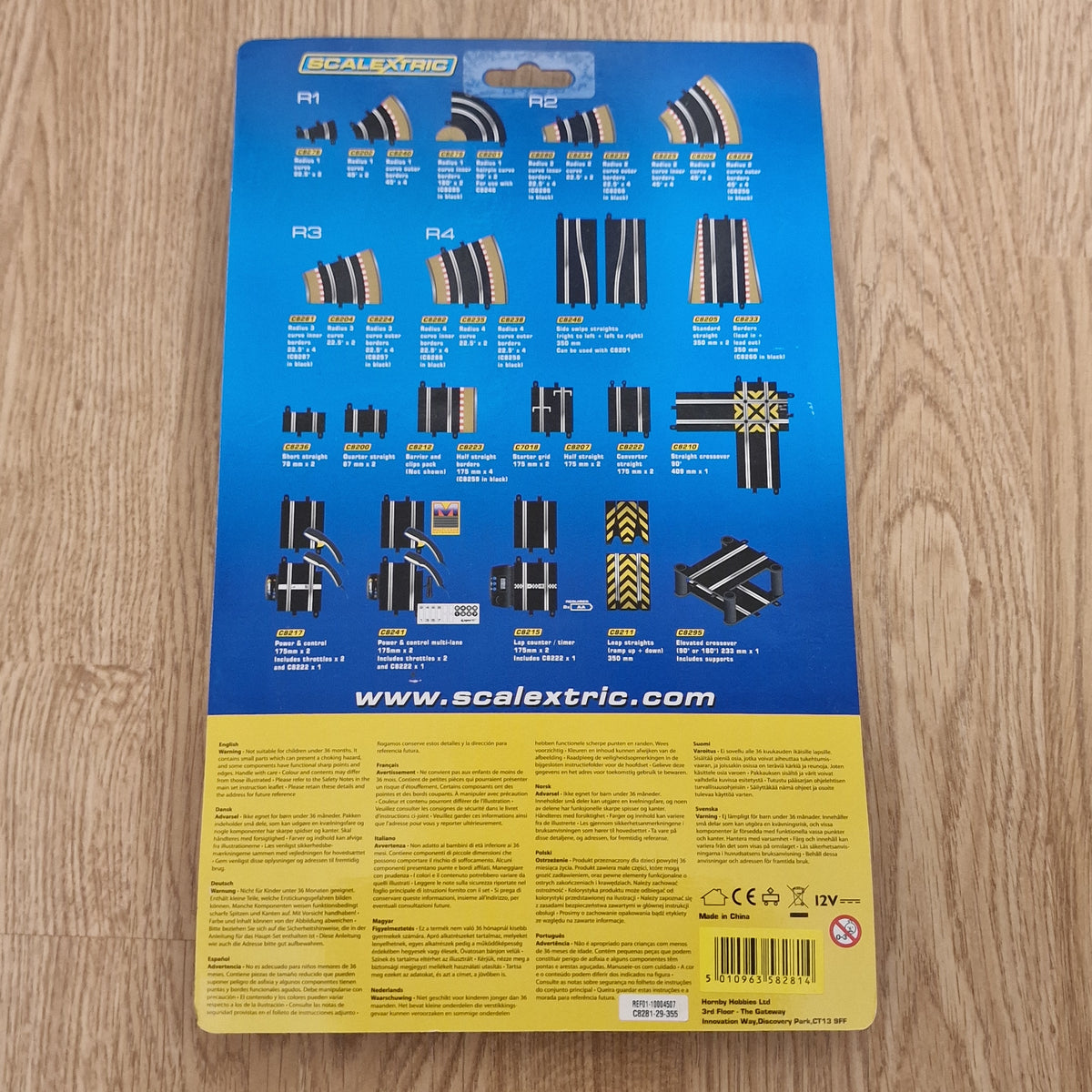 Scalextric C8281 Radius 3 Curve Inner Borders & Barriers 22.5° 'BN' x 4 NEW