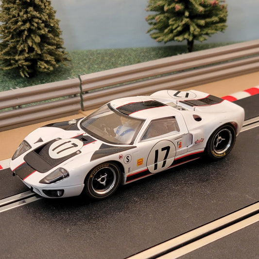 Scalextric 1:32 Car - C3653 Ford GT40 Sebring 1967 Grossman/McNamara #17 LIGHTS