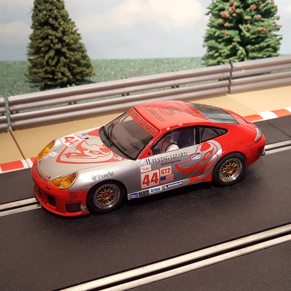 Scalextric 1:32 Car - Porsche 911 GT3R #44 Flying Lizard *LIGHTS* #MS