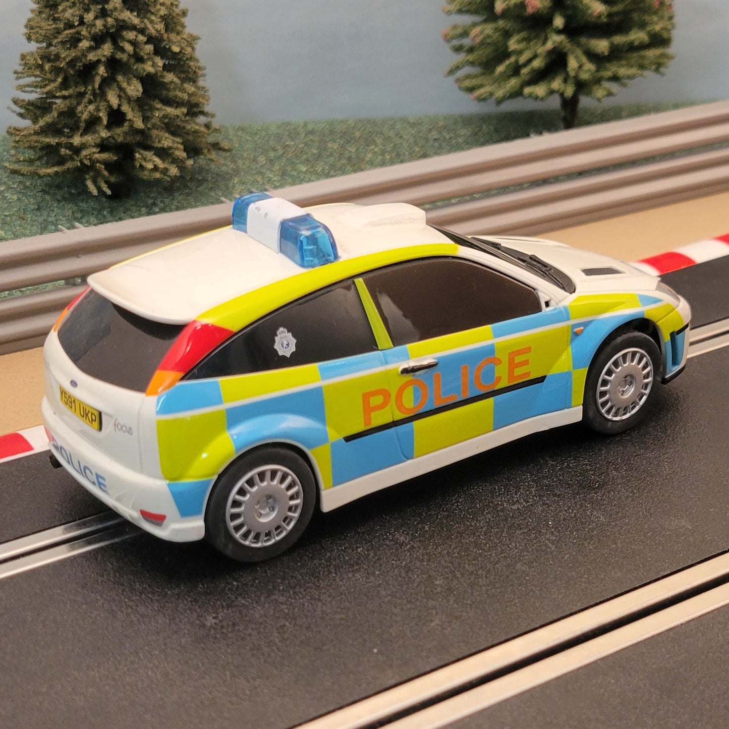 Scalextric 1:32 Car - C2488 Ford Focus Police Car *FLASHING LIGHTS & SIREN* #D