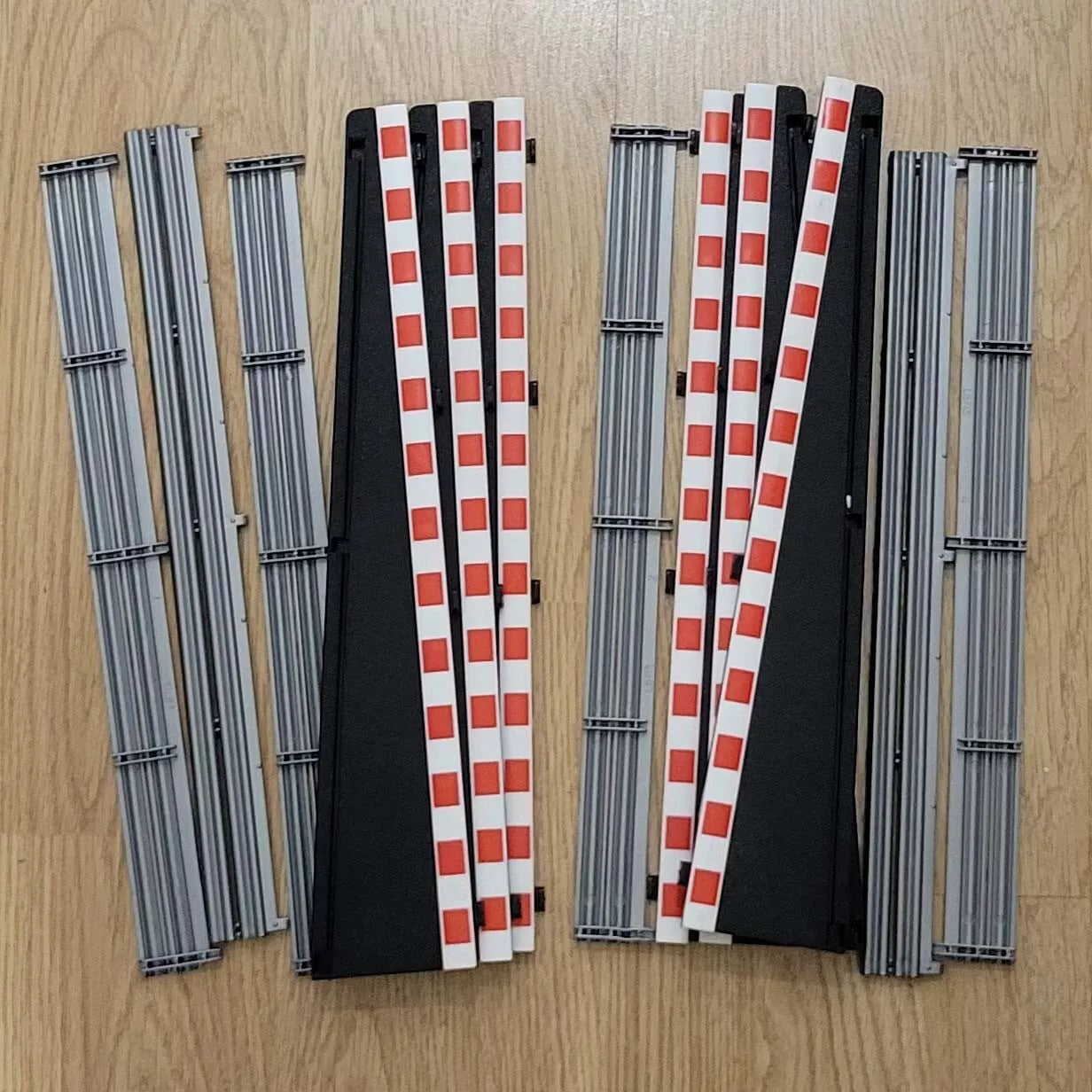 Scalextric Sport 1:32 Black Borders & Barriers - Lead In x 6