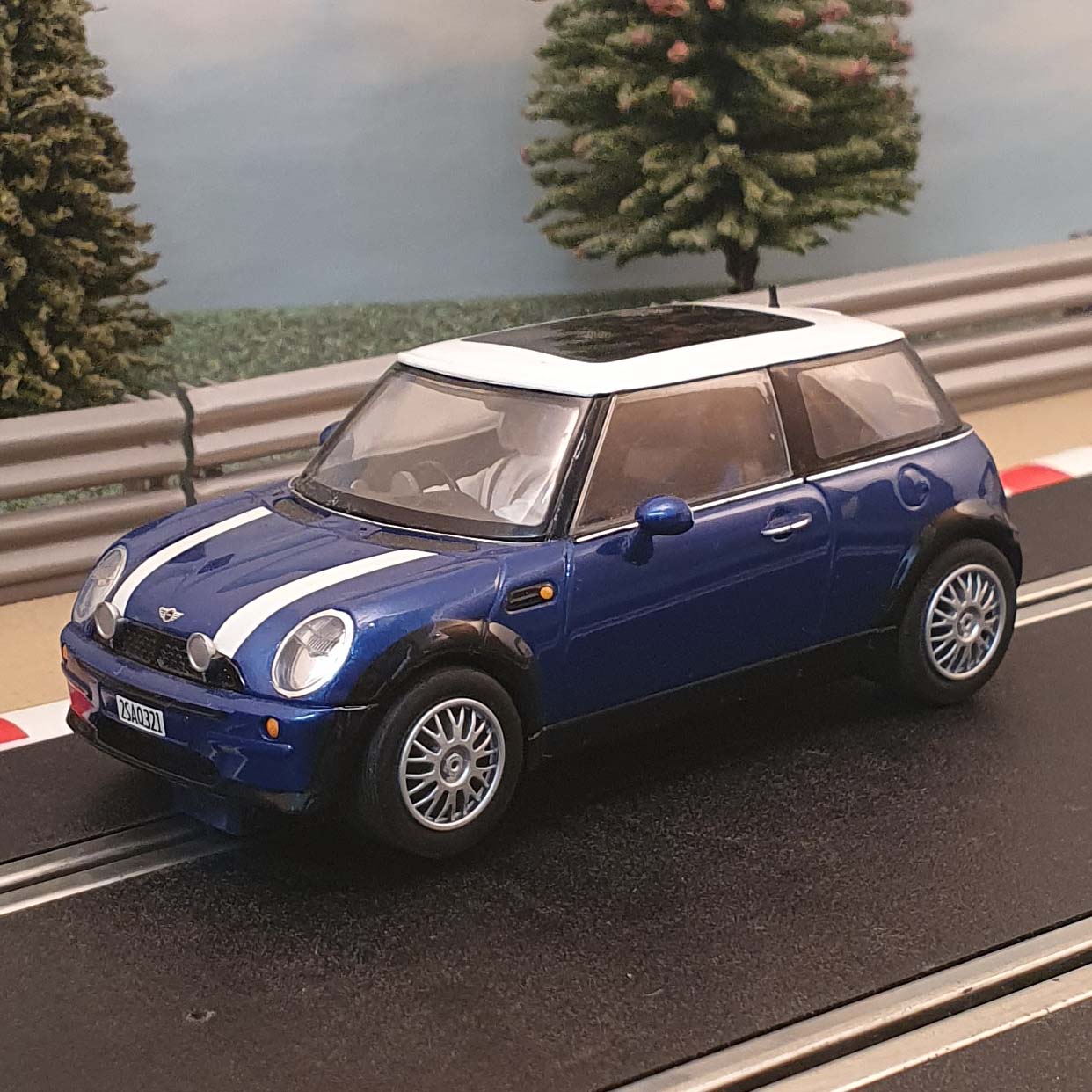 Scalextric 1:32 Car - C2538 Italian Job - Blue BMW Mini Cooper *LIGHTS* #W
