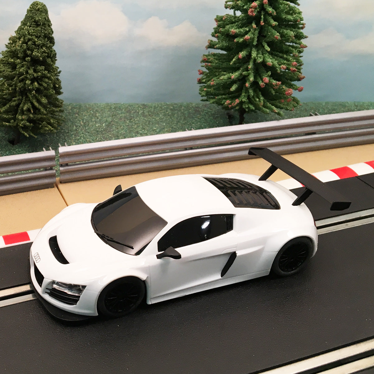 Scalextric 1:32 Car - White Audi R8 GT3 #G