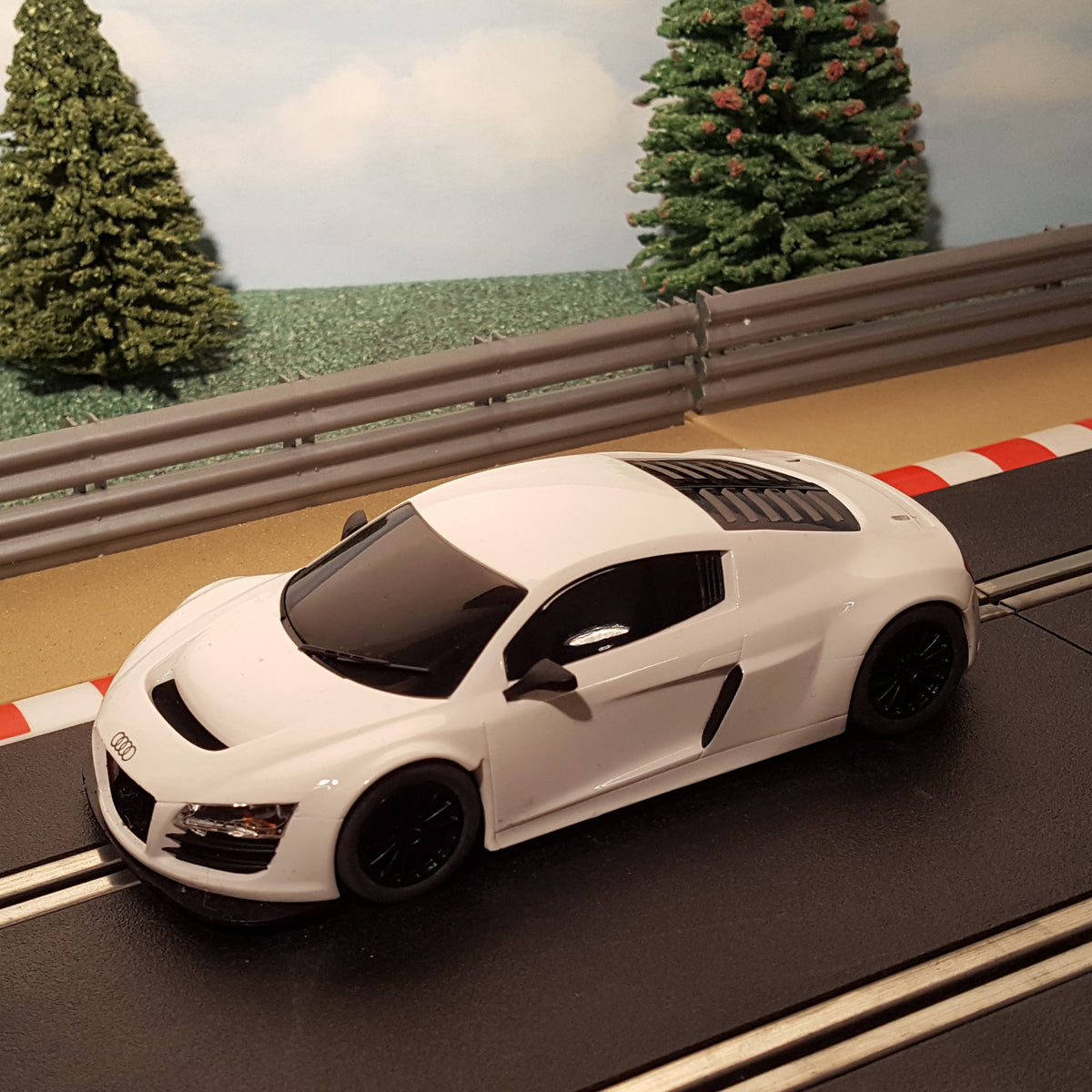 Scalextric 1:32 Car - White Audi R8 GT3 #GS
