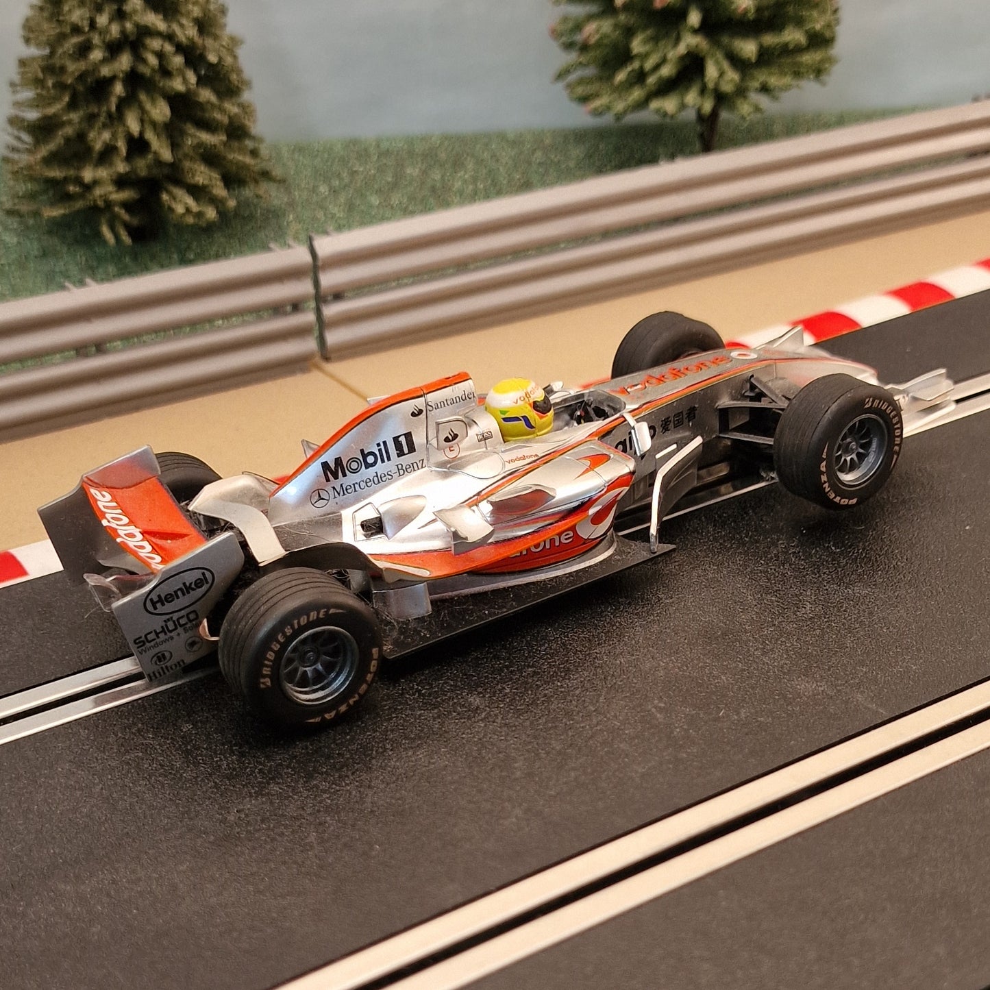 Coche Scalextric 1:32 - C2837 F1 Vodafone MP4-21 Lewis Hamilton #2 #M