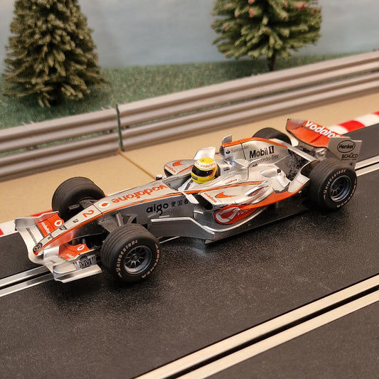 Coche Scalextric 1:32 - C2837 F1 Vodafone MP4-21 Lewis Hamilton #2 #M