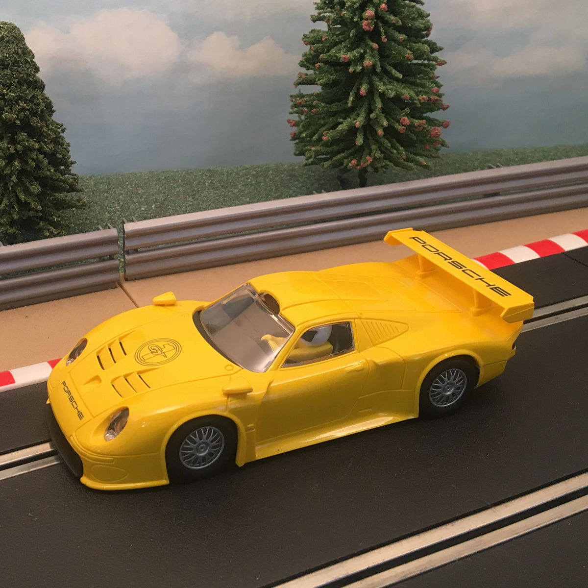 Scalextric 1:32 Car - C2449 Porsche 911 GT1 Le Mans - Yellow