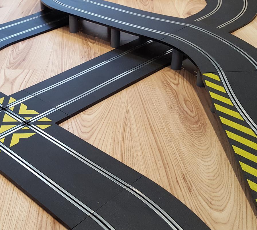 Scalextric Sport 1:32 Set - Double Figure-Of-Eight Layout With Porsche Cars