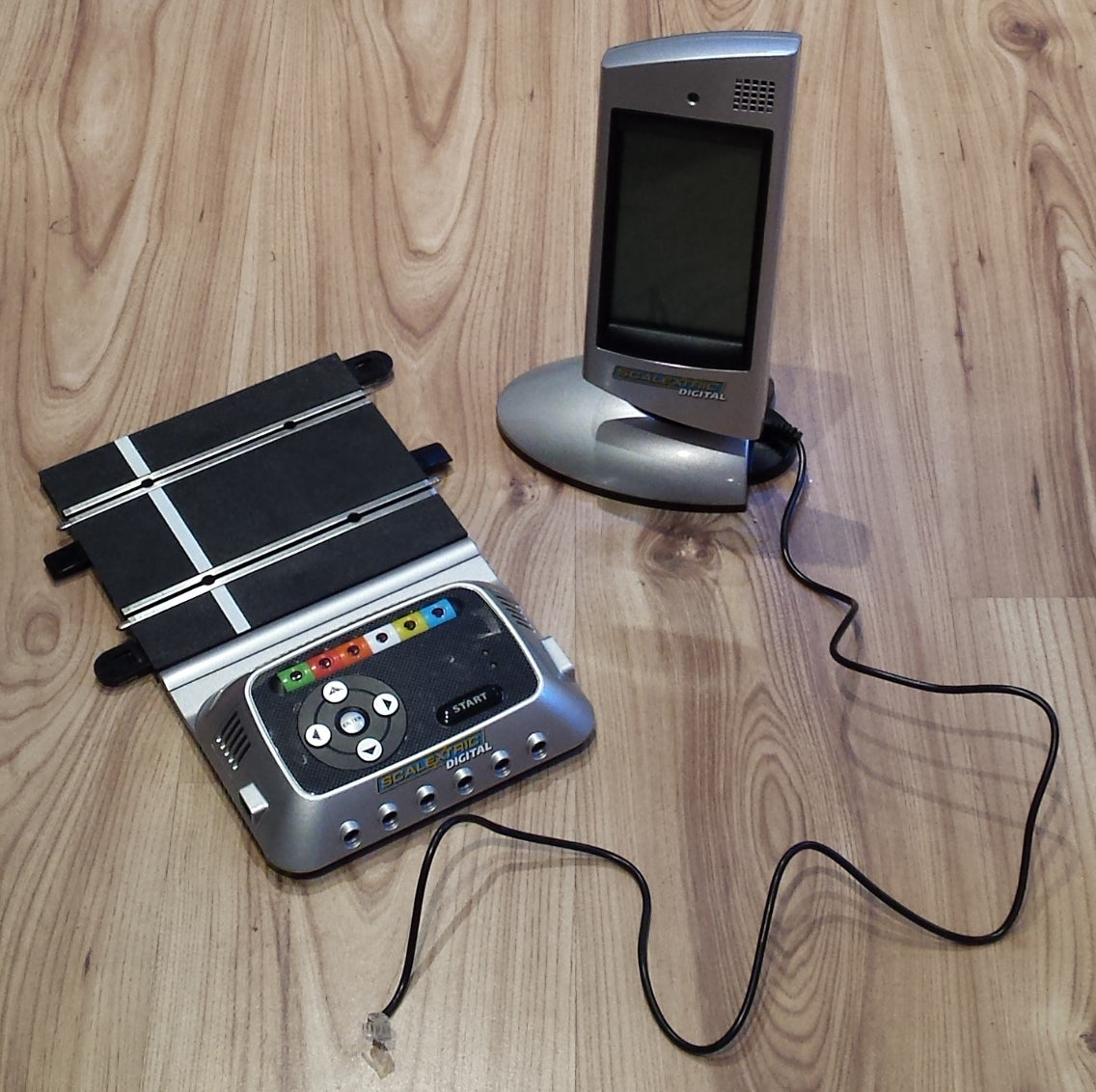 Scalextric 1:32 Digital Computer & Powerbase C7042 6 Car Powerbase