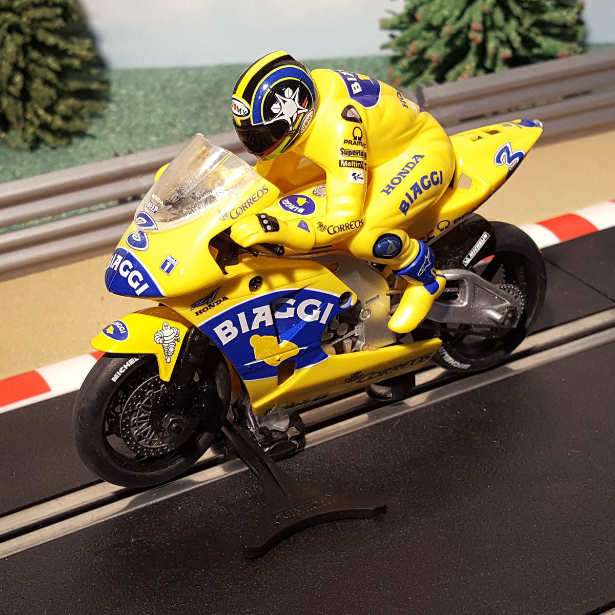 Scalextric 1:32 MotoGP Motorbike - C6001 Max Biaggi Yellow Honda #3