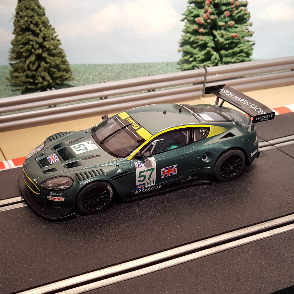 Scalextric 1:32 Car - C2644 Aston Martin DBR9 #57 *LIGHTS* #E