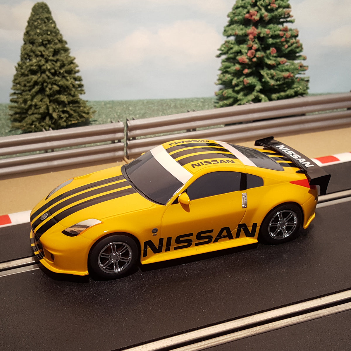 Scalextric 1:32 Digital Car - Yellow Nissan 350Z