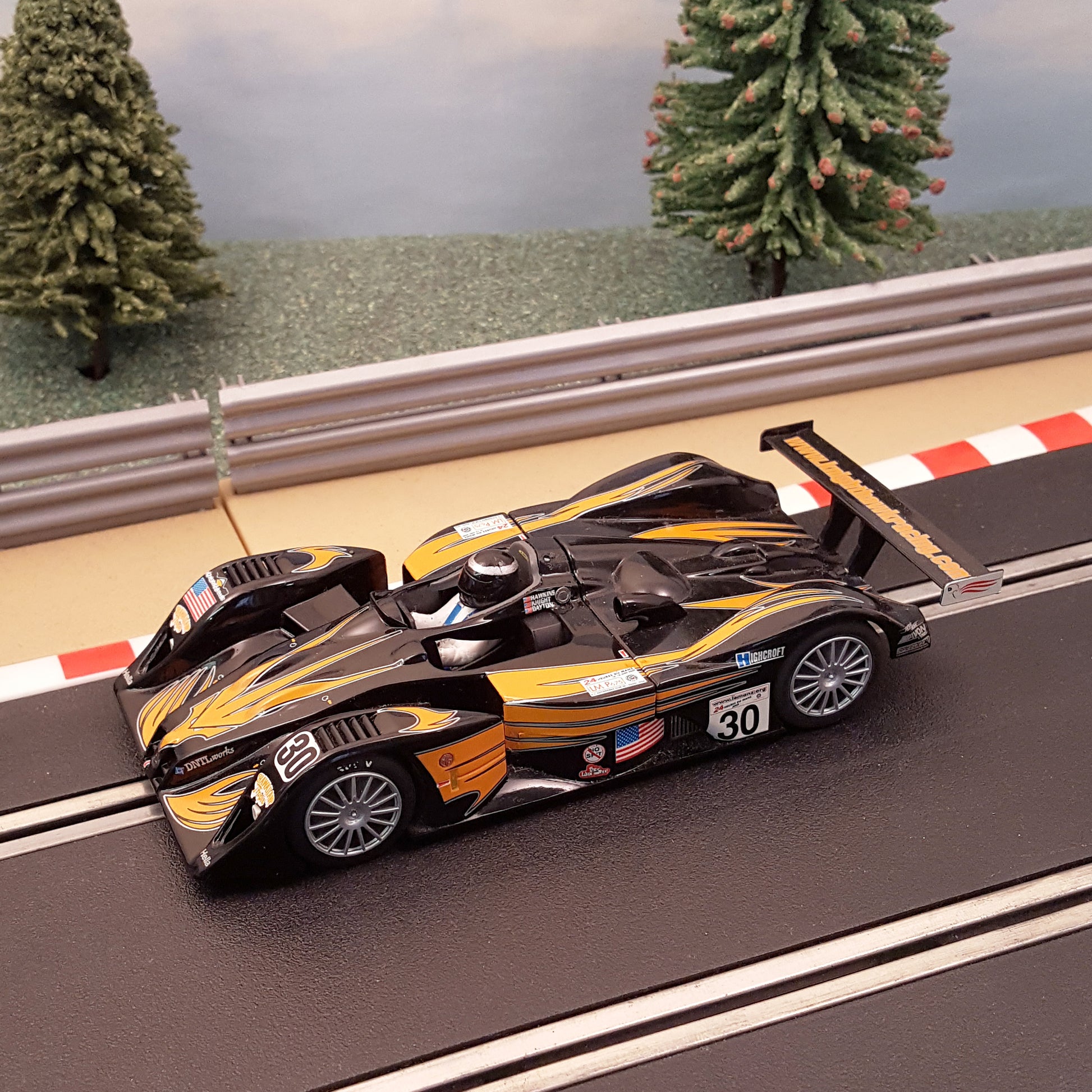 Scalextric 1:32 Car - C2367 MG LOLA Le Mans 2002 Knighthawk #30 *LIGHTS* #FM