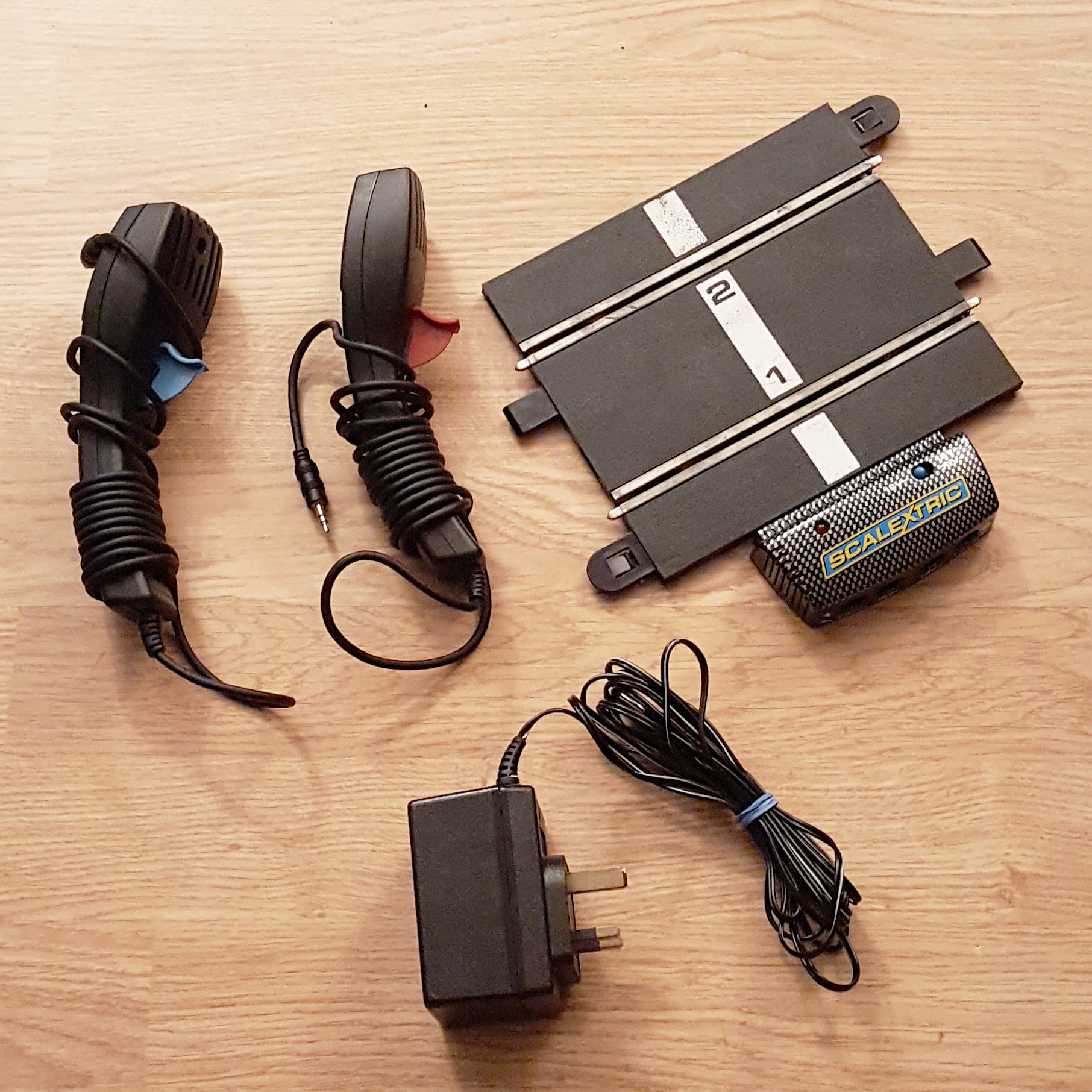 Scalextric Sport 1:32 Powerbase Track C8217 + Power Adaptor + Throttles #A