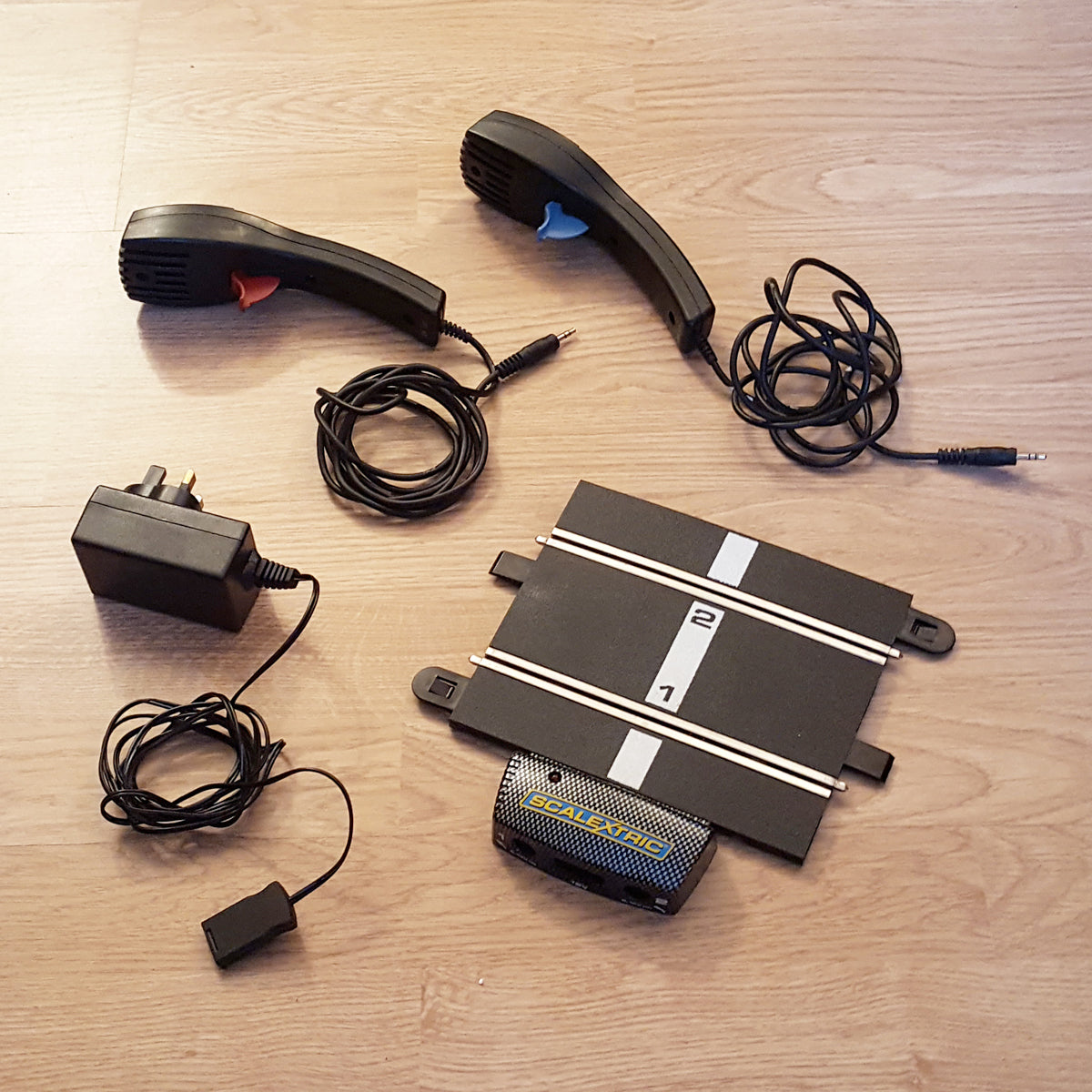 Scalextric Sport 1:32 Powerbase C8530 With 2 Throttles & P9400 Adaptor #FRG