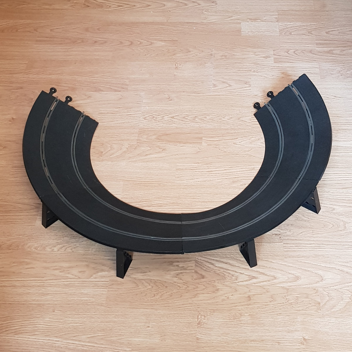 Scalextric 1:32 Classic Track - C187 - 4 Banked Curves & 6 Supports