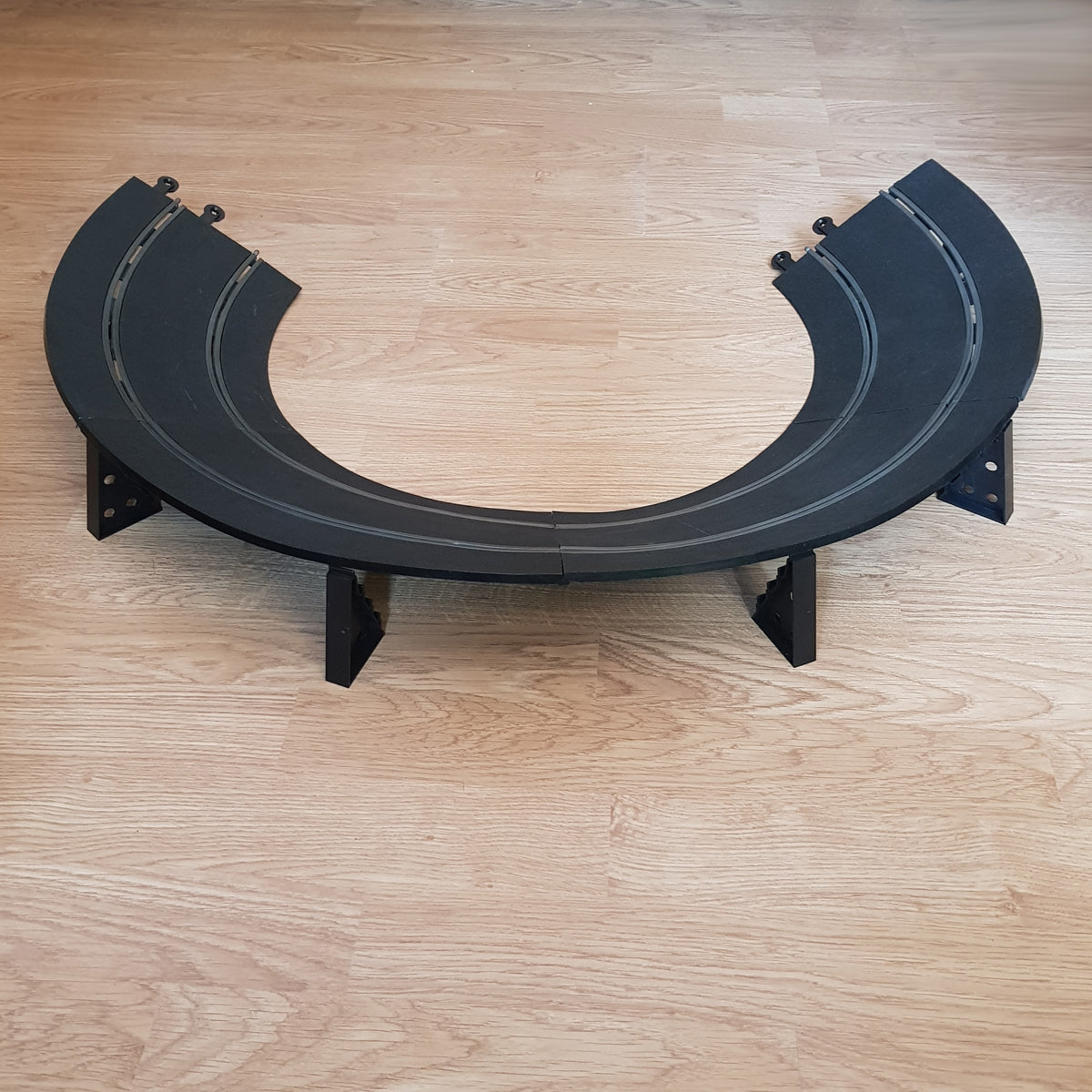 Scalextric 1:32 Classic Track - C187 - 4 Banked Curves & 6 Bridge Supports - Action Slot Racing