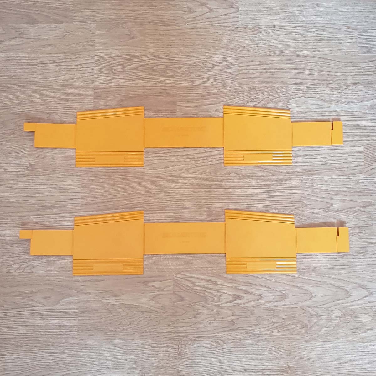 Scalextric Classic 1:32 Pair Of Yellow Track Supports / Bridge Supports L6436