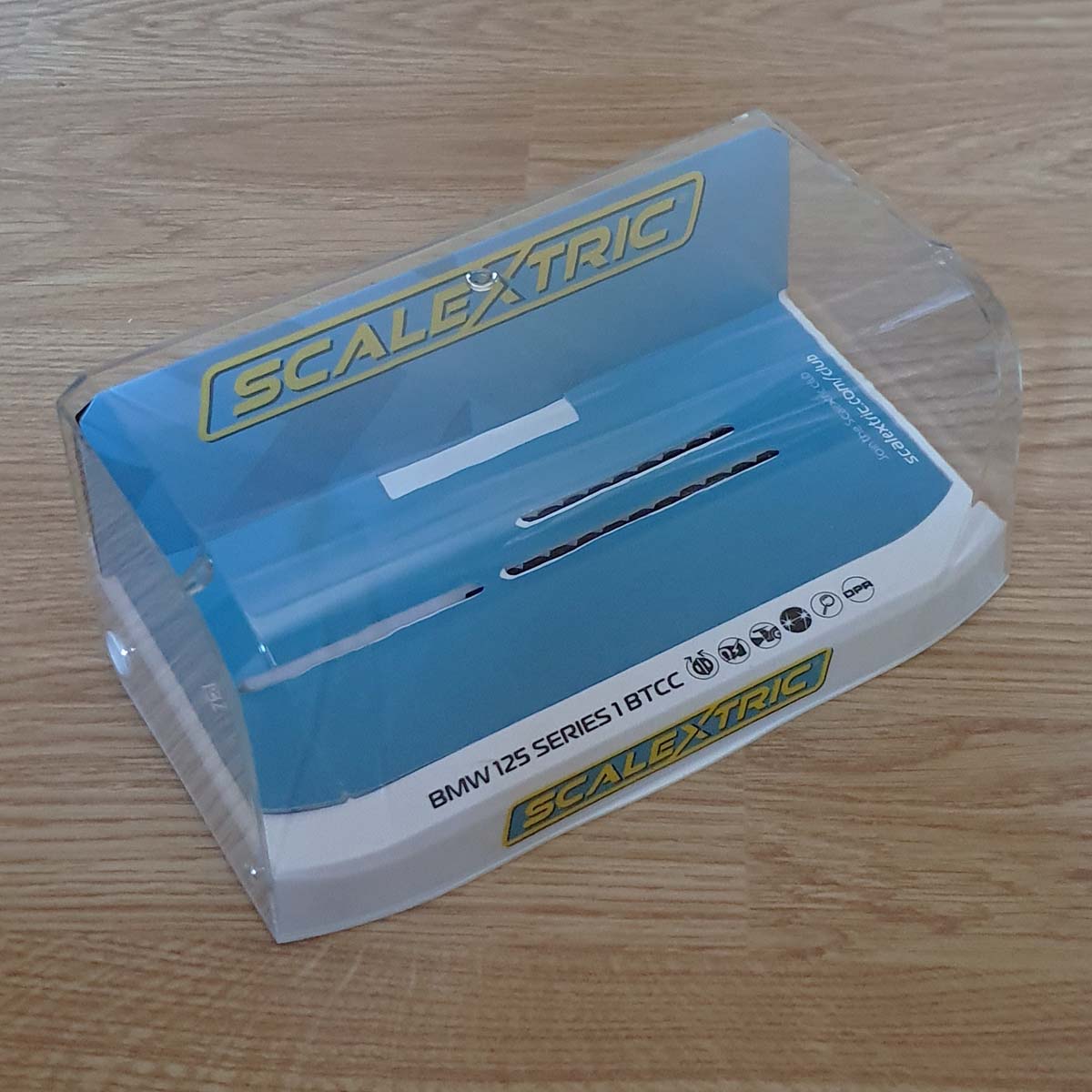 Scalextric 1:32 Car Crystal Display Case - White Base NEW