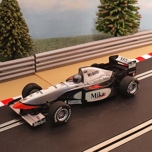Scalextric 1:32 Car - C2260 F1 McLaren Mercedes Mika Hakkinen #1