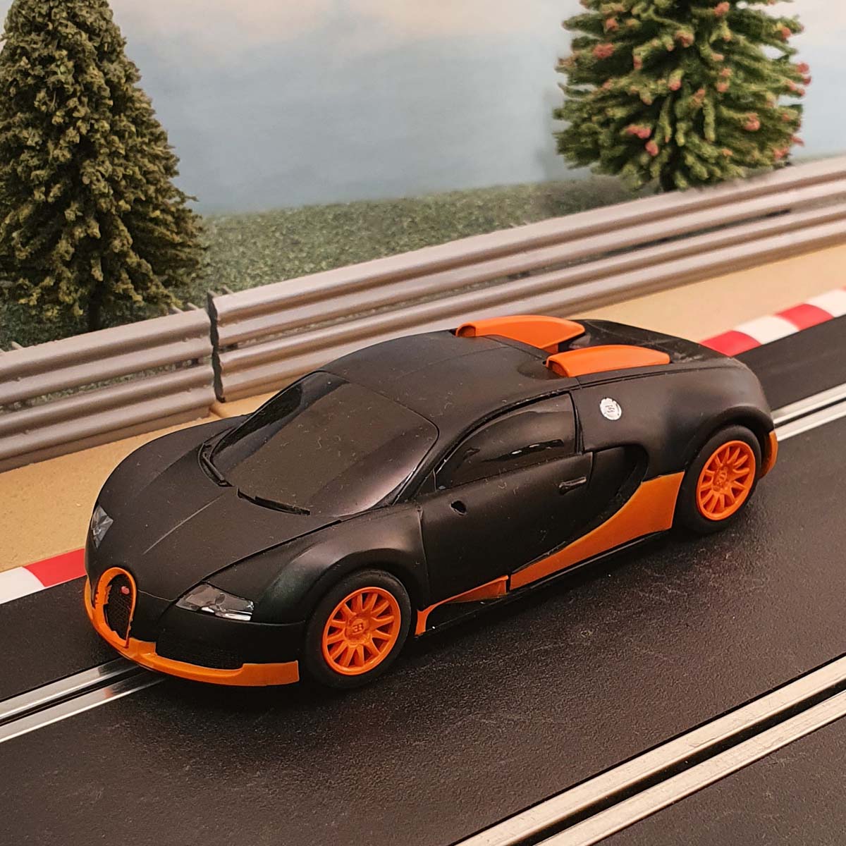 Scalextric 1:32 Car - Black / Orange Bugatti Veyron #WM