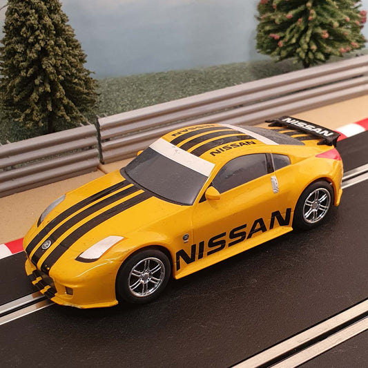 Coche de deriva digital Scalextric 1:32 - Amarillo Nissan 350Z #S