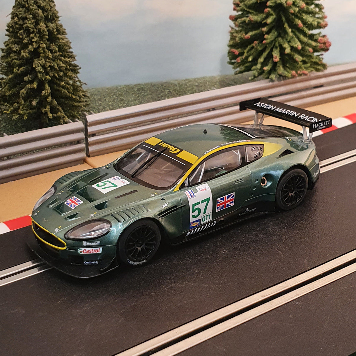 Scalextric 1:32 Car - C2644 Aston Martin DBR9 #57 *LIGHTS* #M