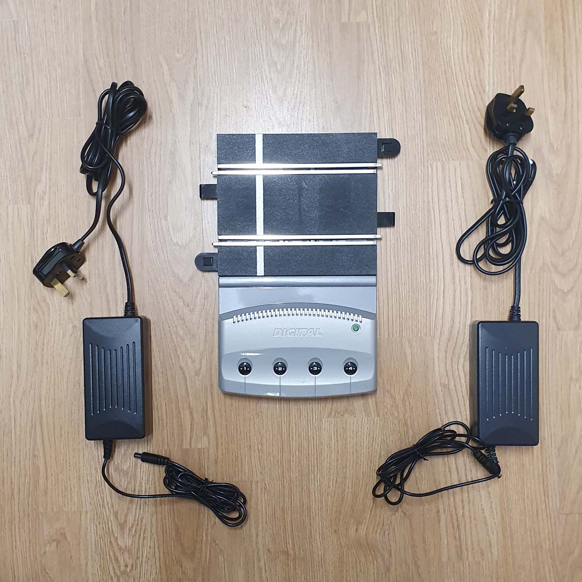 Scalextric 1:32 Digital PowerBase C4PBD & C7024 / P9300 AC Adaptors x 2 #E