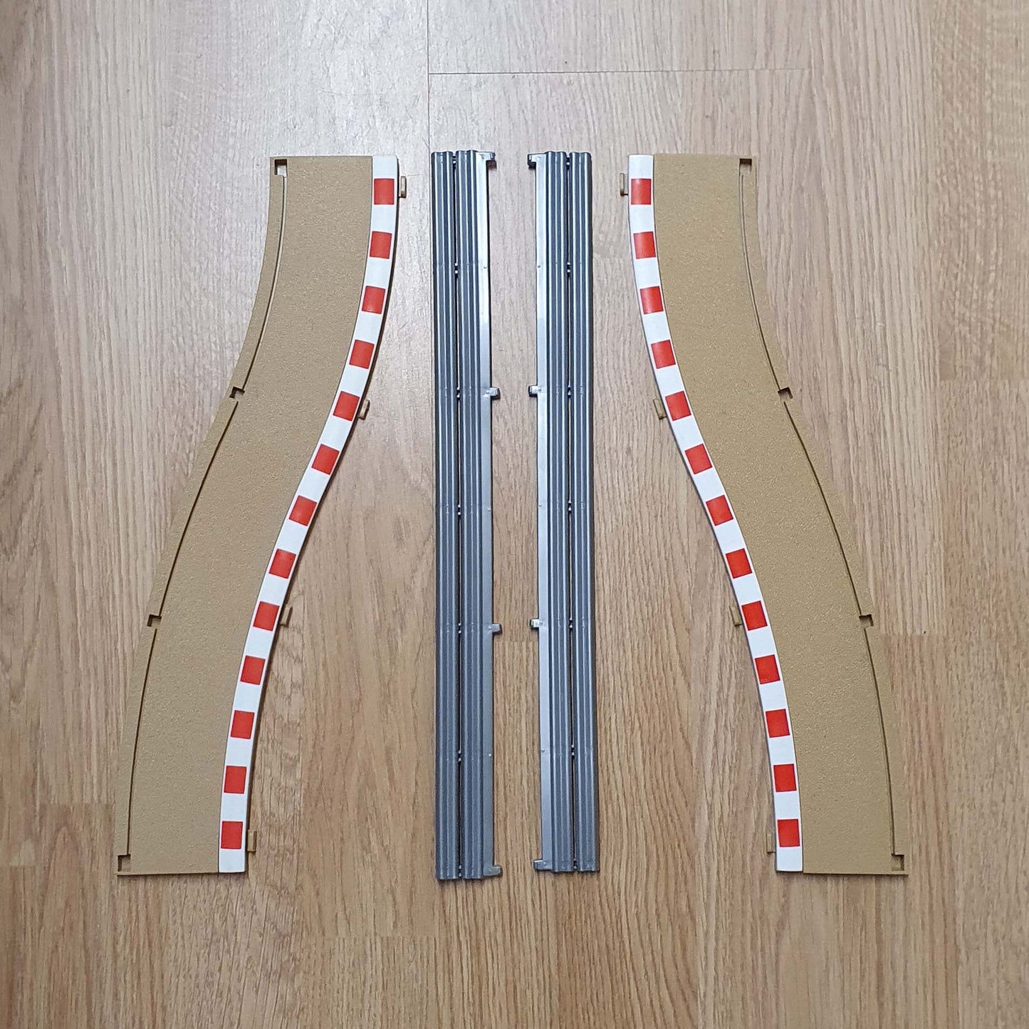 Scalextric 1:32 Track - Border & Barrier for Left & Right Pit Lane BS & BT