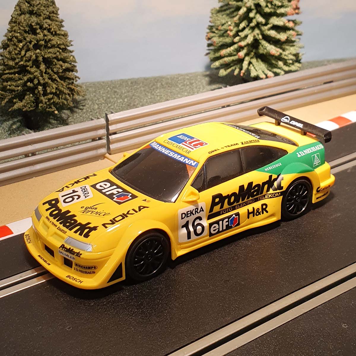 Scalextric 1:32 Car - C2037 Opel Calibra DTM Dekra #16