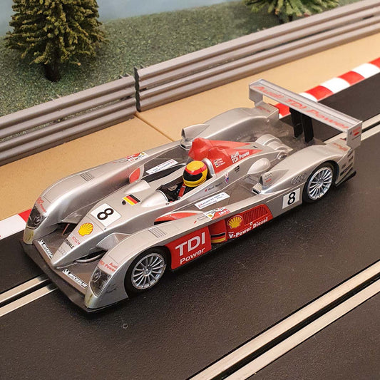 Scalextric C2809 Audi R10 TDI Power #8 *LIGHTS* #M