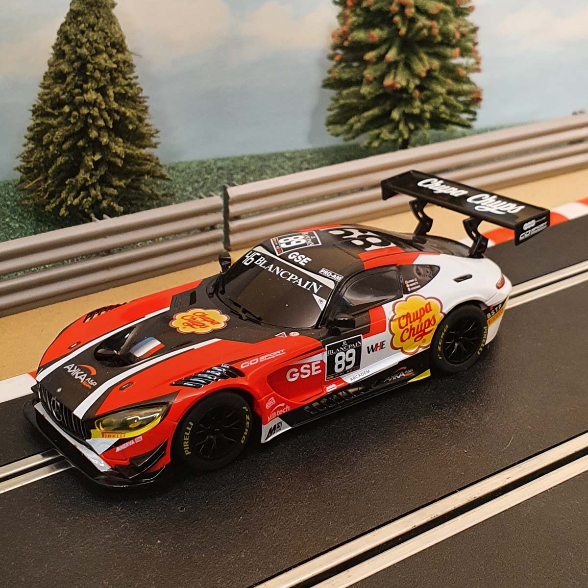 Scalextric 1:32 Car - Mercedes AMG GT3 Chupa Chups *LIGHTS* #89