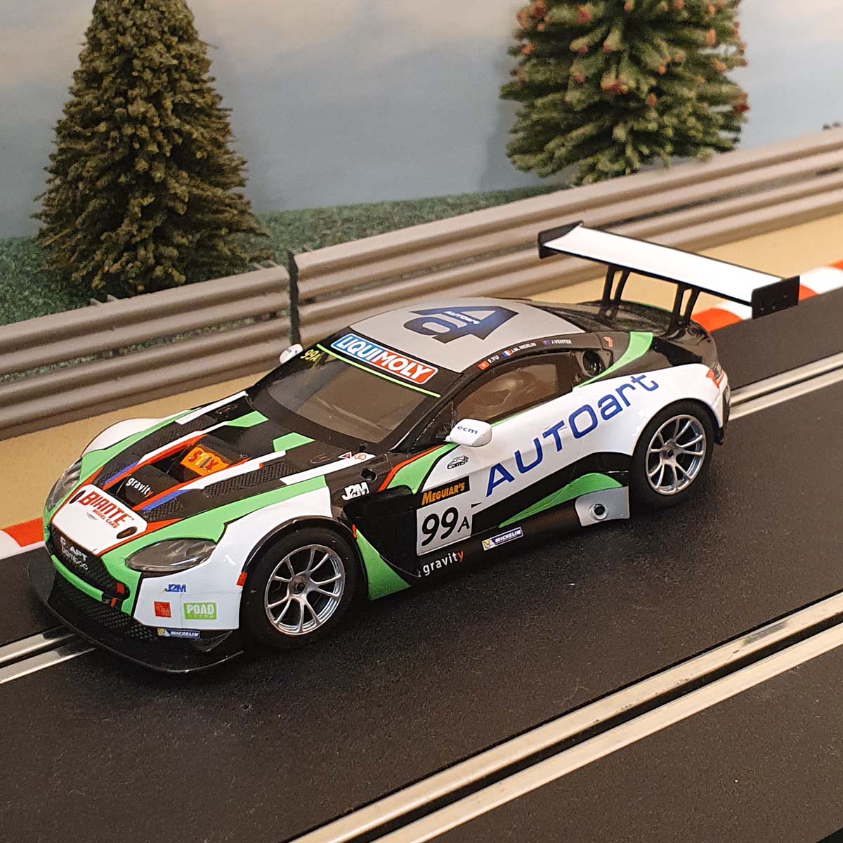 Scalextric 1:32 Car - Aston Martin Vantage GT3 *LIGHTS* #99 #W