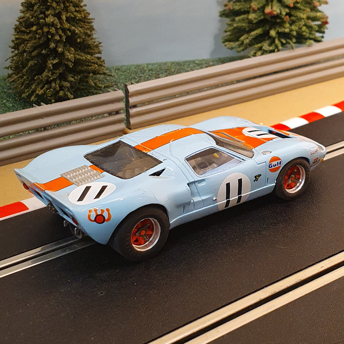 FLY 1:32 Coche de Slot - Ford GT-40 Le Mans - Muir / Oliver Nº 11