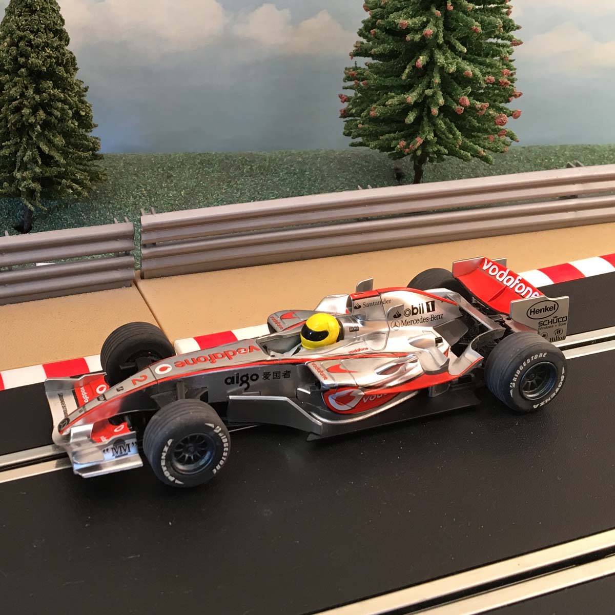 Scalextric 1:32 Digital Car - C2837D F1 Vodafone MP4-21 Lewis Hamilton #2 #MC