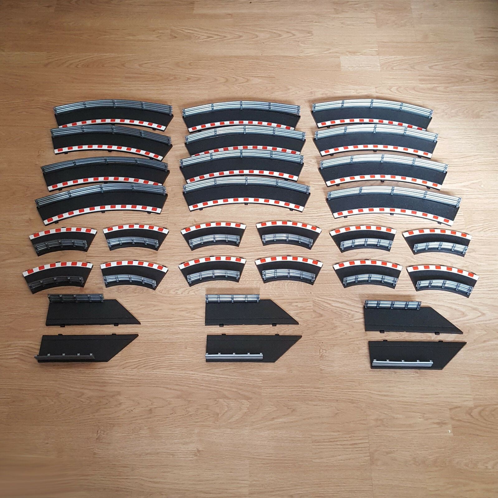 Scalextric 1:32 Sport Black Borders & Barriers - 12 Outer, 12 Inner, 6 Lead  #Ra