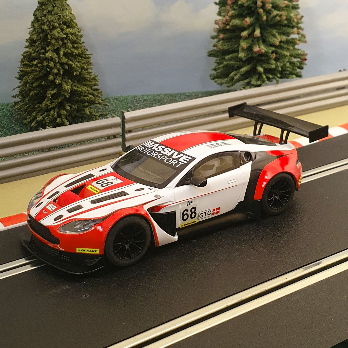 Coche Scalextric 1:32 - C3719 Aston Martin Vantage GT3 *LUCES* #68 #W