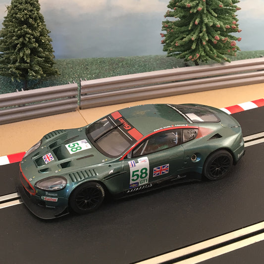 Coche Digital Scalextric 1:32 - C2758D Aston Martin DBR9 #58 *LUCES* #MS