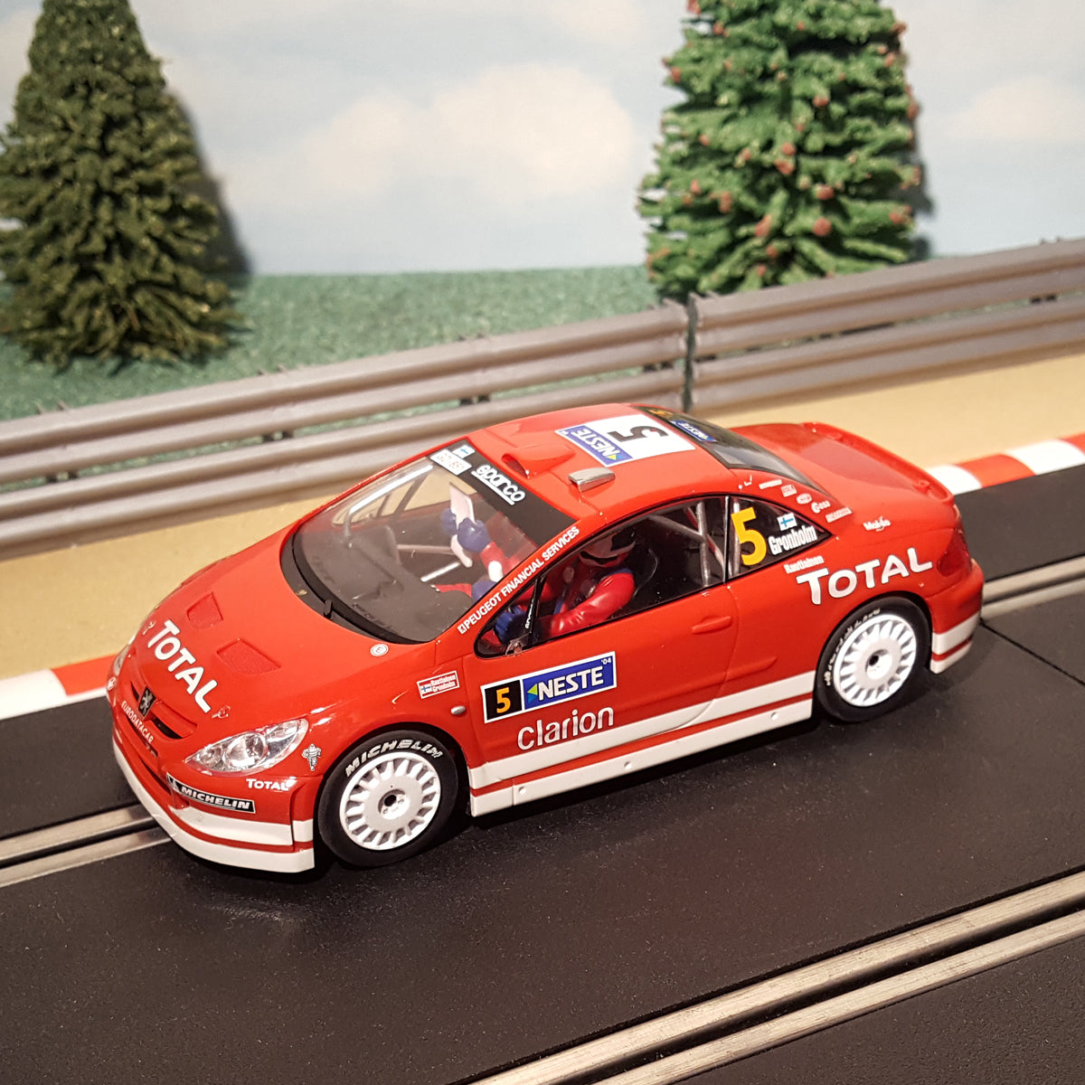Scalextric 1:32 Car - C2560 Red Peugeot 307 WRC #5 Gronholm *LIGHTS* #MWS