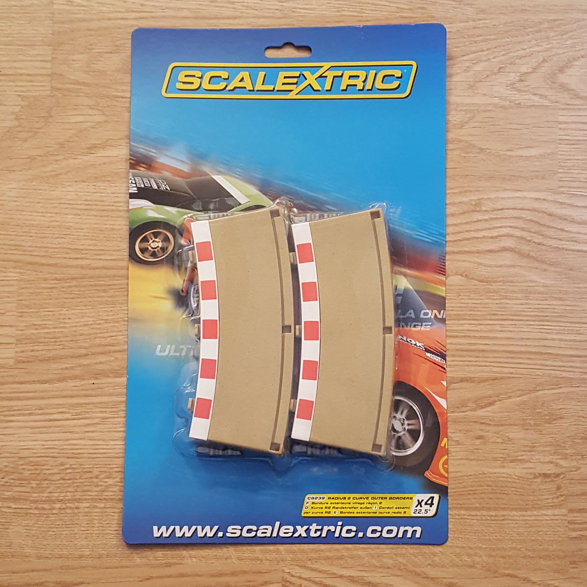 Scalextric C8239 Radius 2 Curve Outer Borders & Barriers 22.5° 'BH' x 4 NEW
