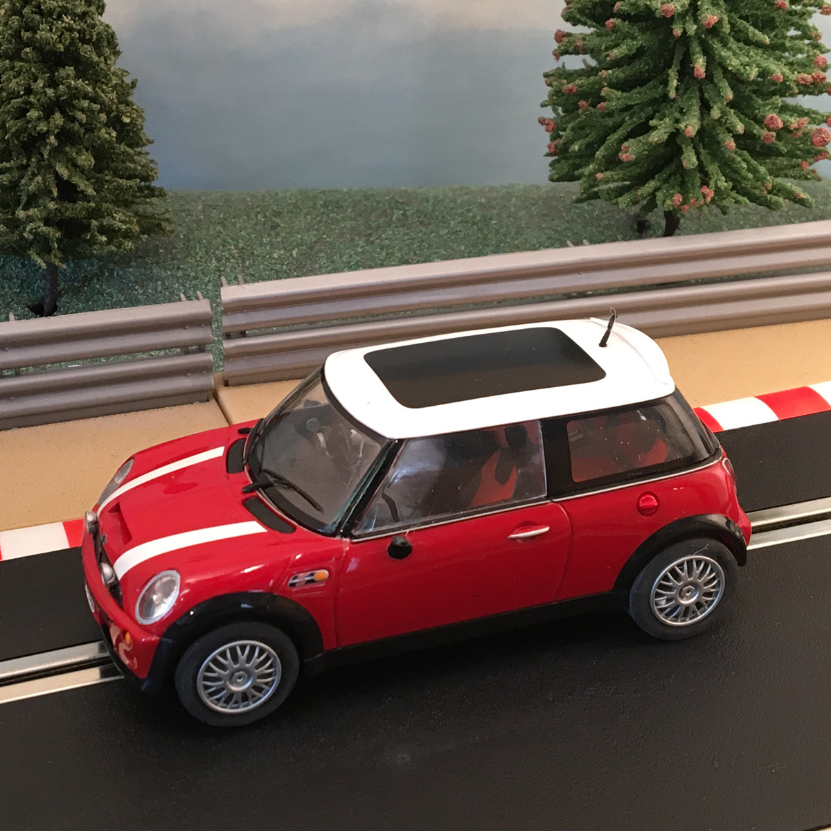 Scalextric 1:32 Car - Red Mini Cooper With White Roof *LIGHTS* #B