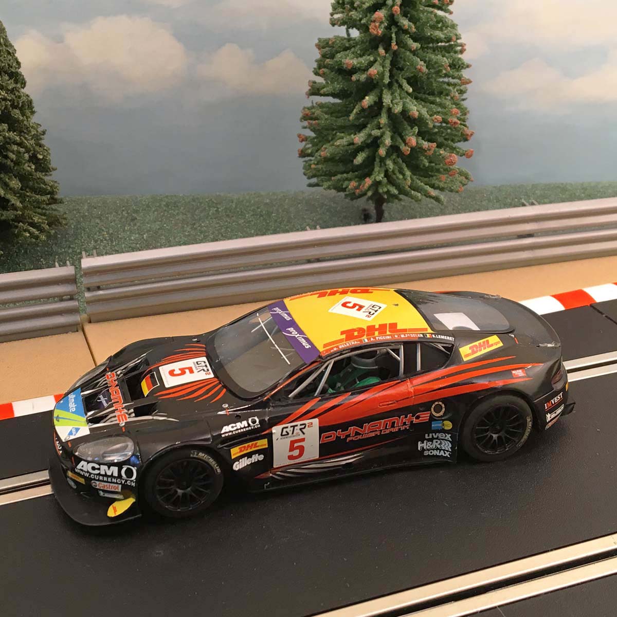 Scalextric 1:32 Car - C2790 Aston Martin DBR9 DHL #5 *Lights* #B