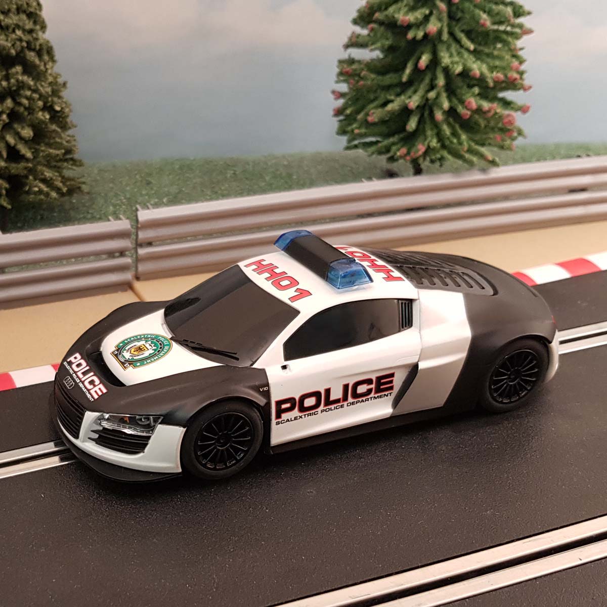 Scalextric 1:32 Car - C3457 Audi R8 GT3 Police Car *Lights & Siren* #Q