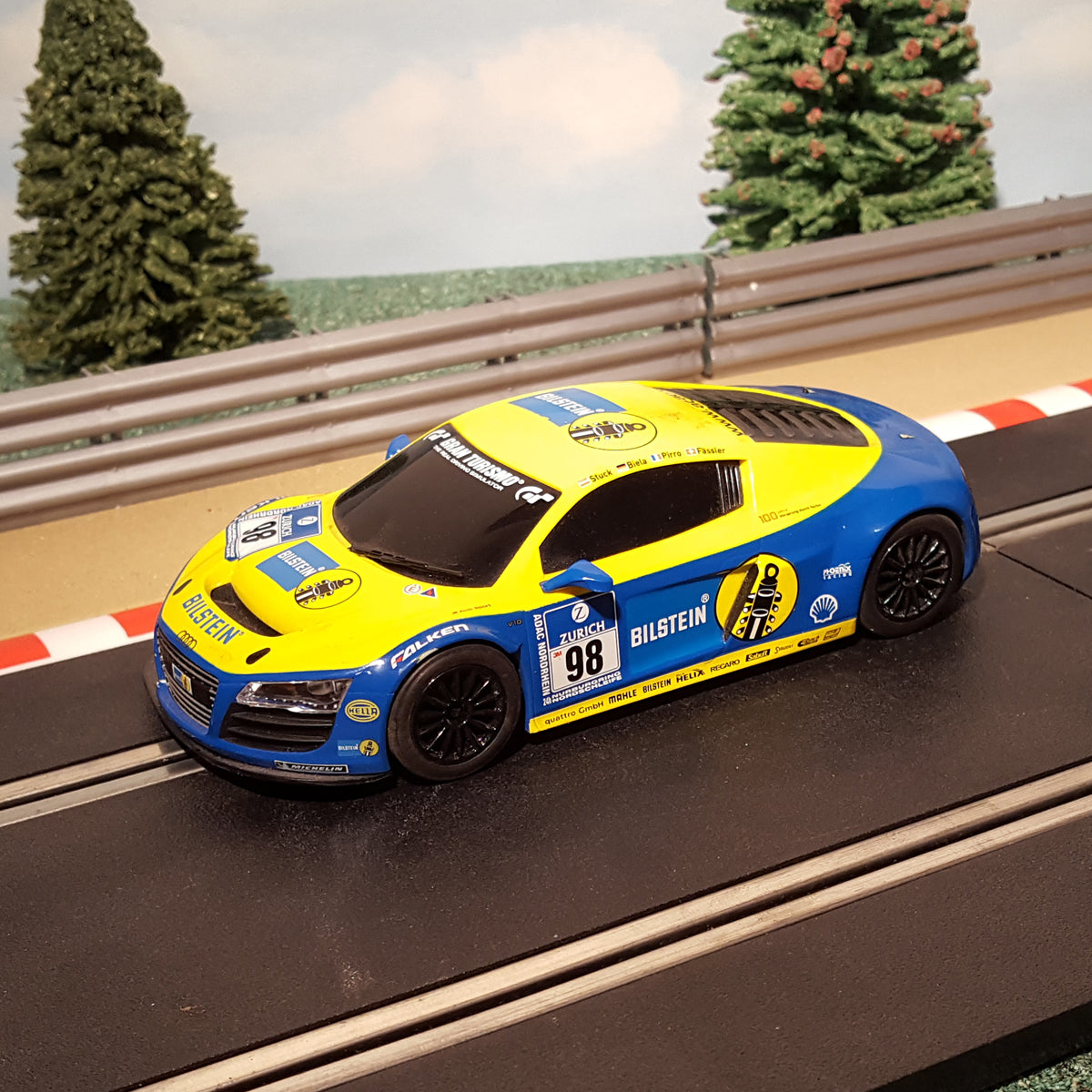 Scalextric 1:32 Car - C3045 Audi R8 LMS GT3 'Bilstein' #98 #S