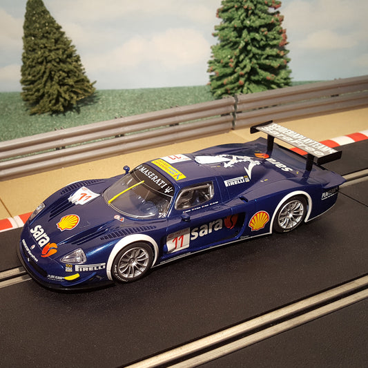 Coche Digital Scalextric 1:32 - C2904D Azul Maserati MC12 #11 *LUCES* #E