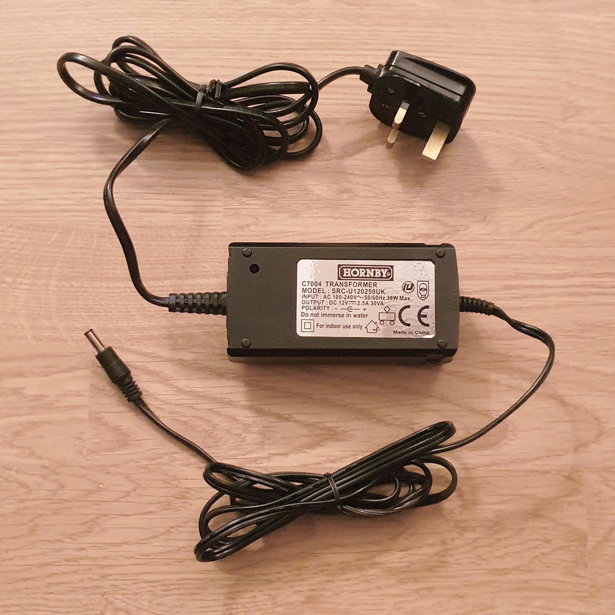 Scalextric Sport / Digital Adaptador de red Fuente de alimentación 12V 2,5 Amp C7004
