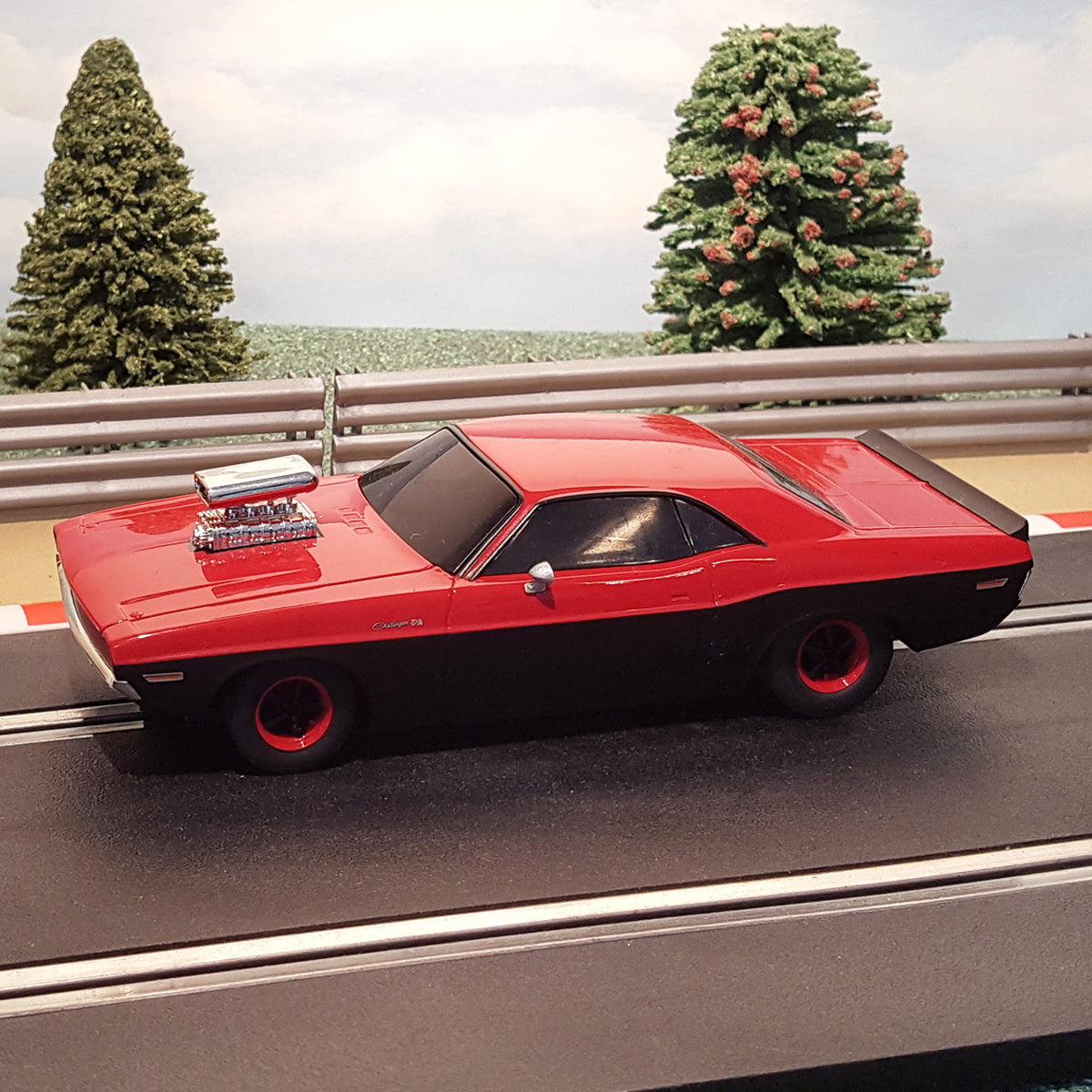 Scalextric ex C1310 Dodge Challenger - Red & Black *LIGHTS* #E