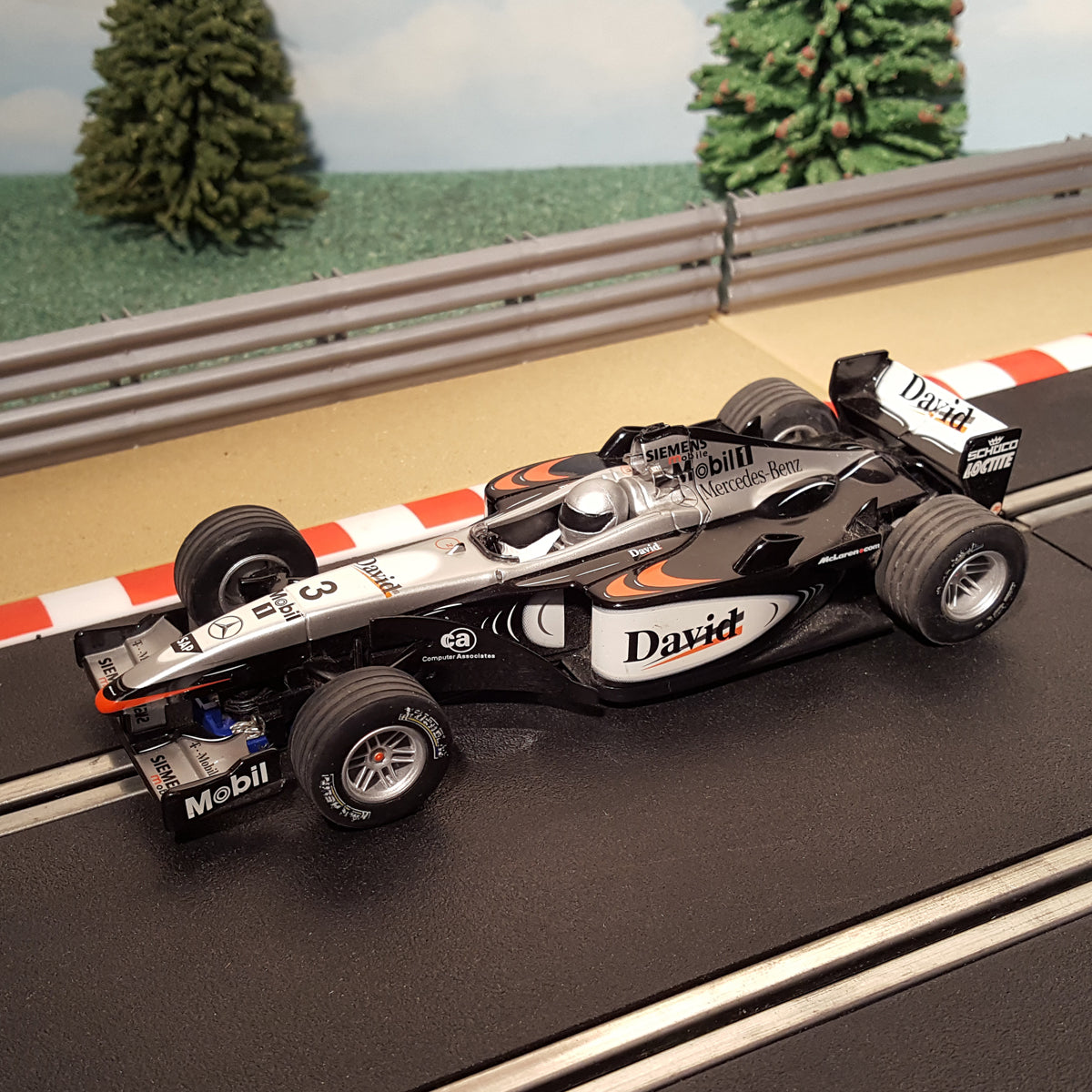 Scalextric 1:32 Car - C2415 F1 Mercedes Benz McLaren MP4-16 David #3 #MC